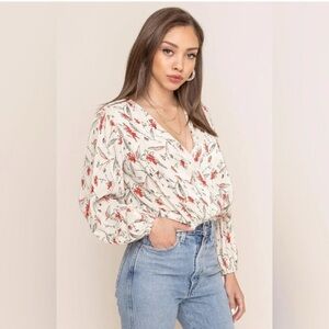 ASTR The Label Women’s Floral Peasant Surplice long sleeve V Neck Top Small